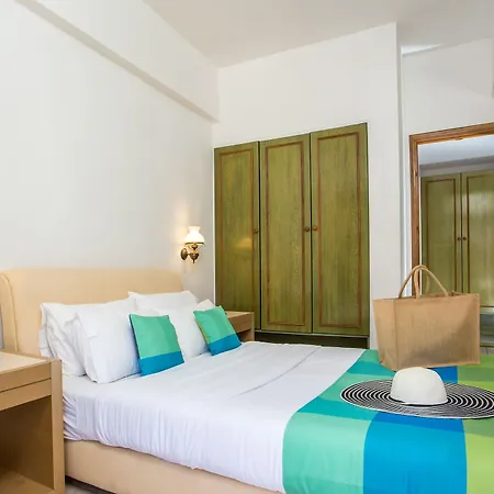 Aparthotel Royal Centre 2*