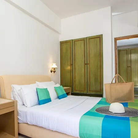 Aparthotel Royal Centre 2*