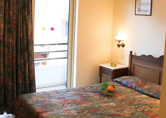 Aparthotel Royal Centre 2*